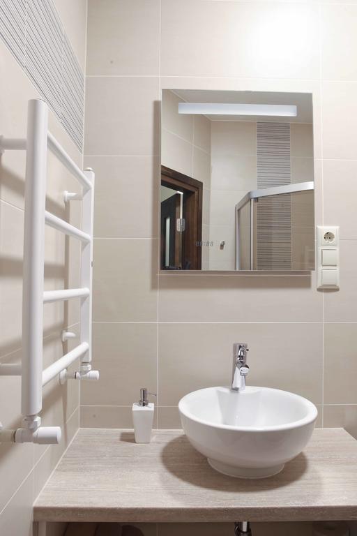 Meness Apartamenti 采西斯 外观 照片