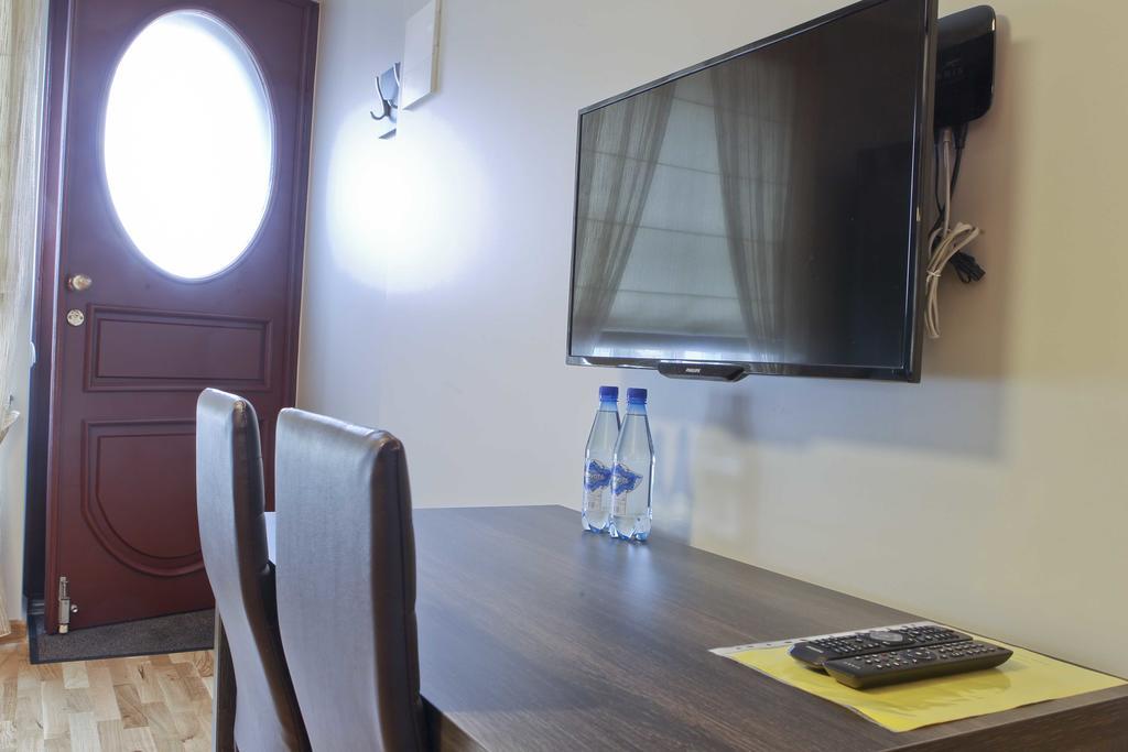 Meness Apartamenti 采西斯 外观 照片